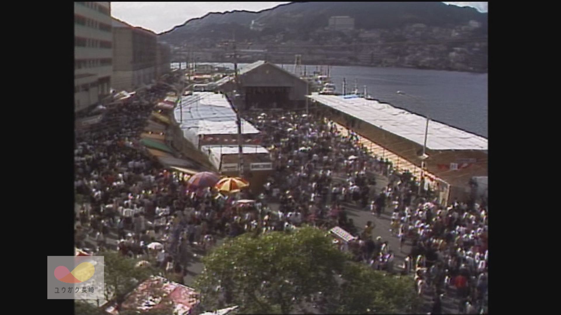 「長崎くんち」お旅所の賑わい～イカ焼き300円、金魚すくい200円イメージ